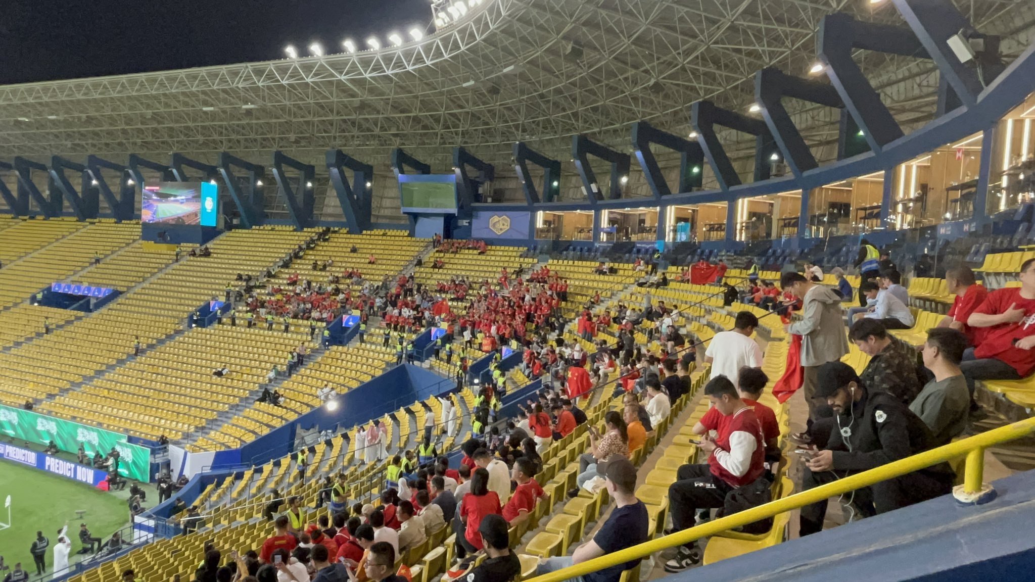 球票已售罄！中國球迷已經入場，坐在球場上層沙特球迷區上方