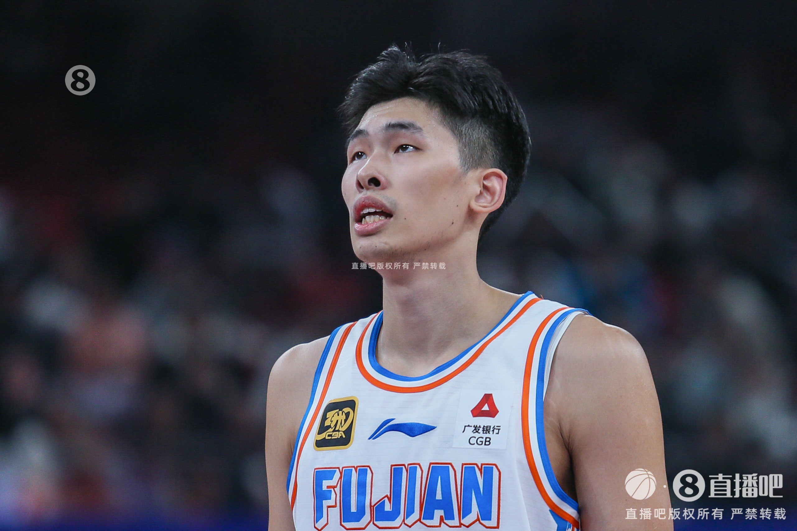 厲害！鄒陽出戰42分鐘 13投6中攬下17分19板3斷3帽
